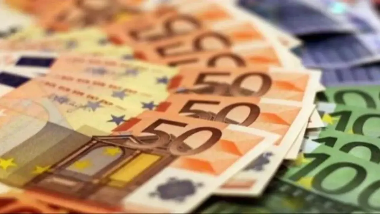 تراجع سعر اليورو أمام الجنيه في تعاملات اليوم الاثنين 16 مارس
